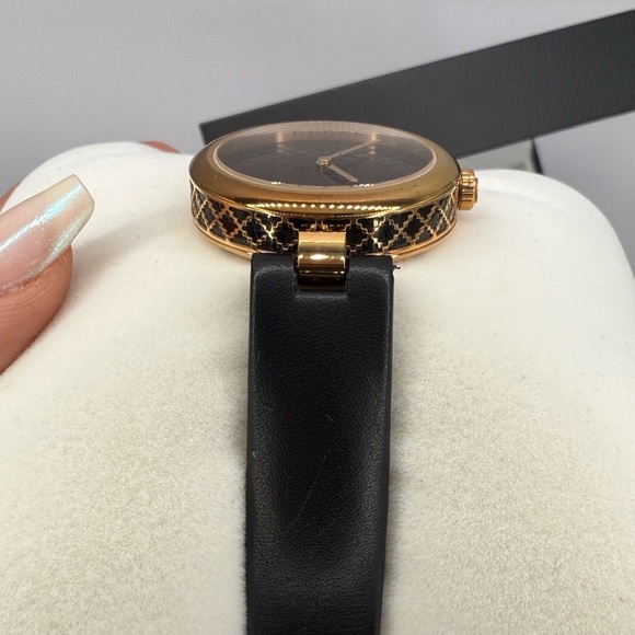 GUCCI DIAMANTISSIMA LEATHER WATCH WITH ROSE GOLD 32 MM - Picture 9 of 13